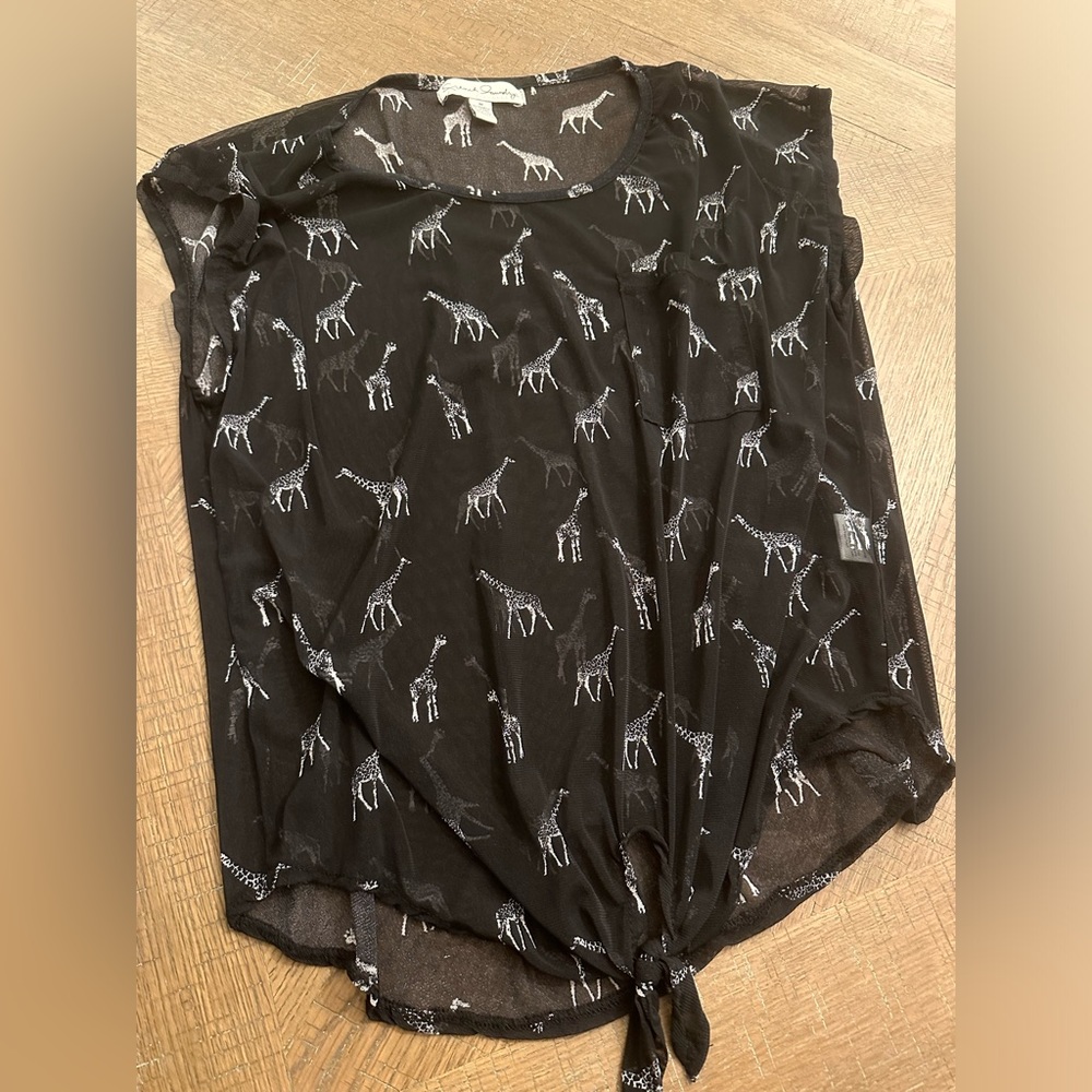 French Laundry Giraffe sheer top M. sheer with giraffes. 😍